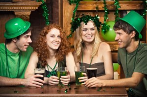 st-patricks-day-party-ideas-hats-green-beer-garlands-shamrock